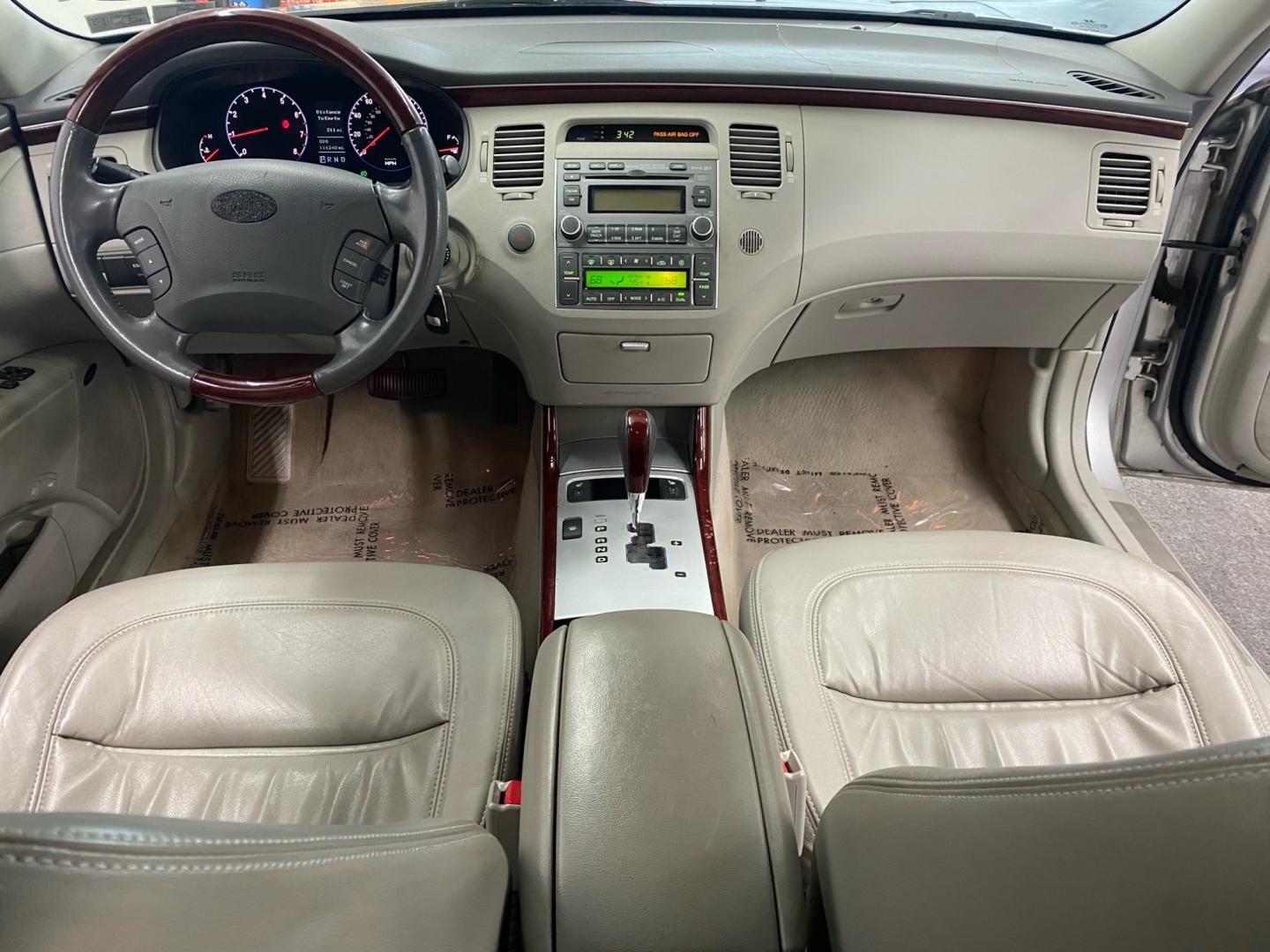 2007 SILVER /Tan Hyundai Azera AWD (KMHFC46F27A) with an 2.4L L4 DOHC 16V engine, 4-Speed Automatic Overdrive transmission, located at 533 S West End Blvd., Quakertown, PA, 18951, (877) 257-4995, 40.343994, -75.303604 - Photo#6